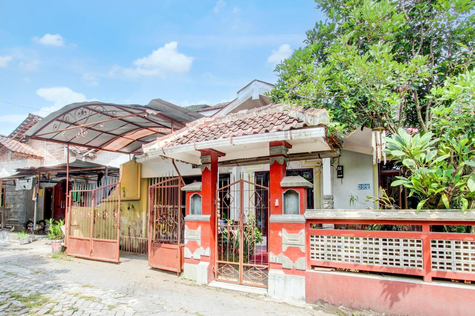 Oyo 94000 Omah Citra Genia Homestay Ngaglik Экстерьер фото